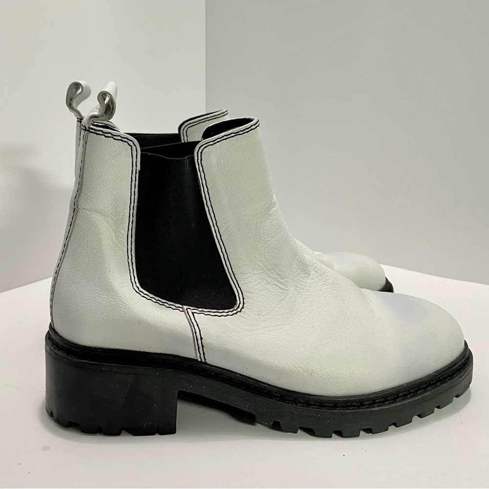 Nasty Gal white leather chelsea boots size 8 (uk 6/39)